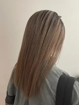 カラー 🎀ボブ+ハイトーン シュカ👶🏻のヘアスタイル