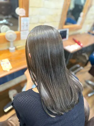 ミディアム カラー ︎︎☁ティセラ︎︎☁ カット+カラー🩵のヘアスタイル