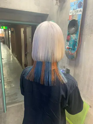 ミディアム カラー ウルフカットデザイン カラー特化アールイーのヘアスタイル