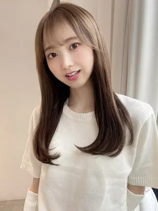 セミロング 岩月ちさと まつ毛/カラーのヘアスタイル