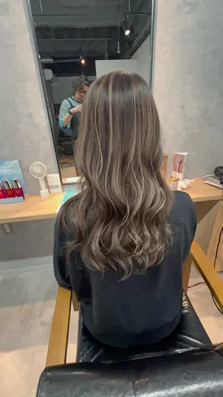 セミロング motoトップカラー リスト/ブリーチカラのヘアスタイル