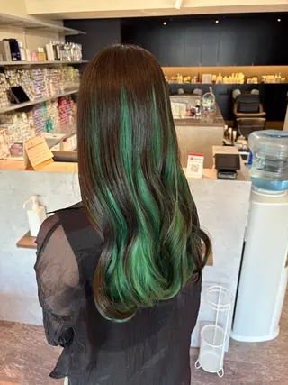 ロング 西田 朋華のヘアスタイル