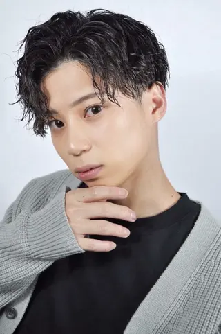 ミディアム 岡崎 匠海のヘアスタイル