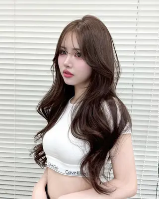 カラー トレンドスタイル💘 韓国/レイヤーのヘアスタイル