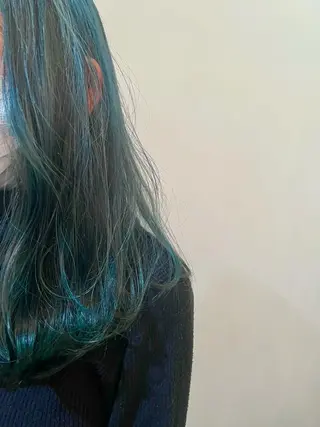 セミロング こだわりのレイヤー /透明感カラーのヘアスタイル