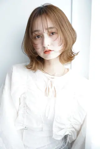 ミディアム 中嶋 夏美のヘアスタイル