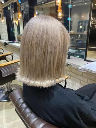 ミディアム カラー SOLA .のヘアスタイル