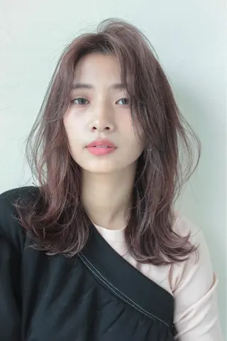 ミディアム カラー 中東 真子のヘアスタイル