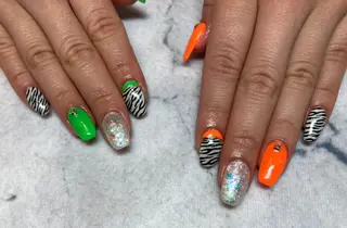 ネイル ネイルリボン 受付スタッフのネイルデザイン