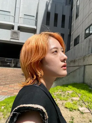 ミディアム カラー 梅田ハイトーン チダ ヒナノのヘアスタイル