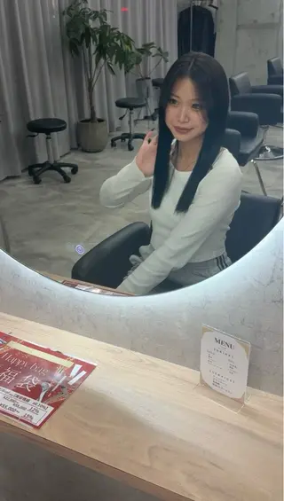 セミロング 秋山 七海のヘアスタイル