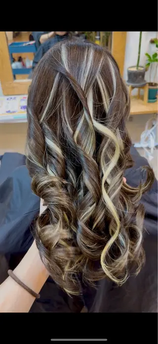 ロング カラー Cure2所属・🌈白いハイライト 🌈 🐶ノザワ🐶のヘアスタイル