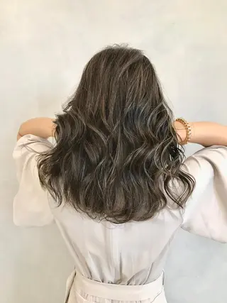 セミロング カラー カット・ブリーチ TAIGAのヘアスタイル