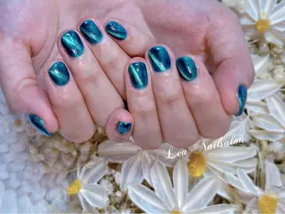 ショート カラー ネイル Lea NAILsalon所属・Le’a NailSalonのネイルデザイン