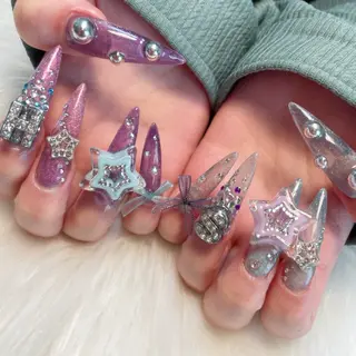 ネイル ゴテゴテ💙ワンホン リオナのネイルデザイン