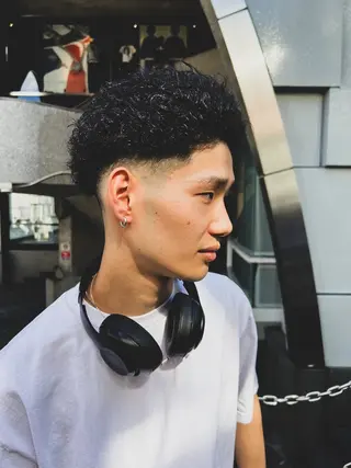 ショート パーマ メンズ 豊崎 佑輔のヘアスタイル