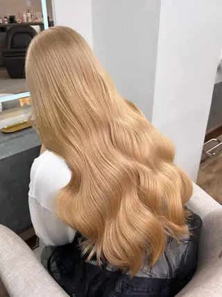 ロング カラー MARQUEE所属・Ayame / ハイトーンカラーのヘアスタイル