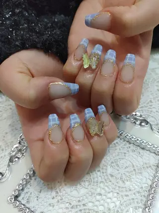 ネイル エステとネイル ローズコンフォートのネイルデザイン