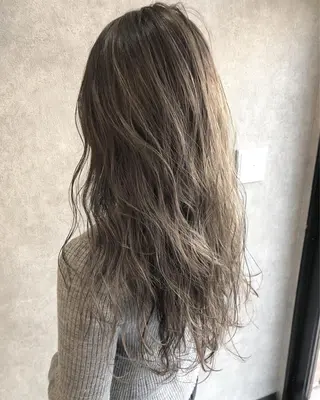 ロング カラー 顔周りレイヤー/韓国 ブリーチminamiのヘアスタイル