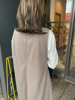 ミディアム カラー LORO.hairmake&spa所属・山﨑 ひよりのヘアスタイル