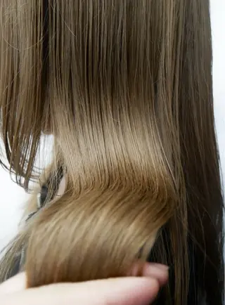 セミロング モリ ナツルのヘアスタイル