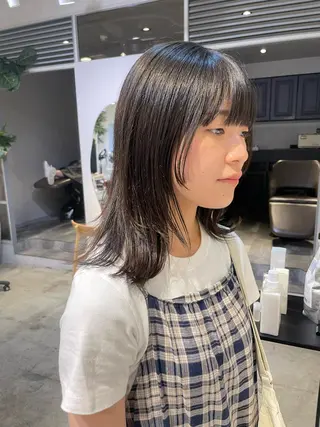 ミディアム 斉藤 瑞恵のヘアスタイル