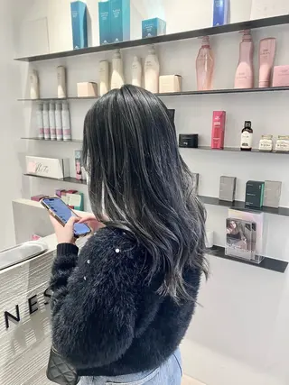 ロング カラー サキ🤍ハイトーン 🩰くびれ巻きヘアのヘアスタイル