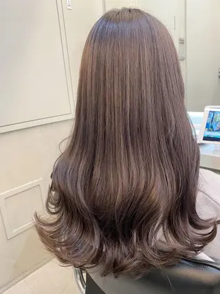 ロング カラー 岡野 静華のヘアスタイル