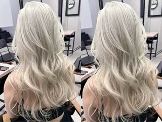 ロング ブリーチ/エクステ LOWRL【ロウル】のヘアスタイル