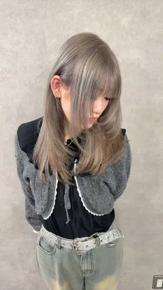 セミロング カラー がわ/レイヤー /中顔面短縮カットのヘアスタイル