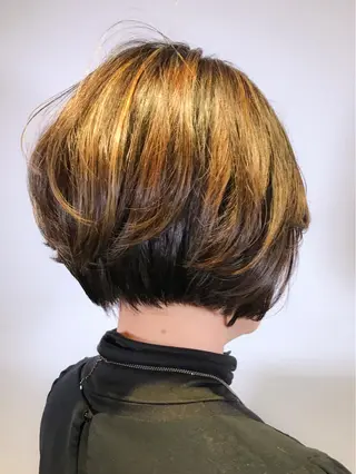 ショート カラー BIANCO北堀江 AKANEのヘアスタイル