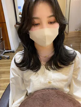 ミディアム カラー レイヤーカット /透明感/千葉怜寿のヘアスタイル