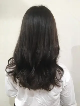 ロング カラー 乳井 悠香のヘアスタイル