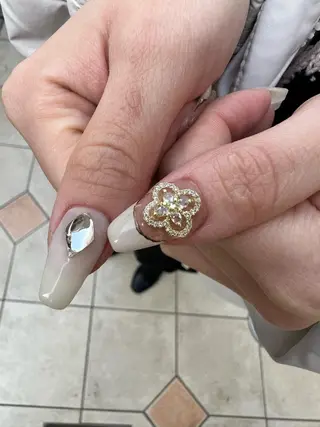 ロング カラー ヘアアレンジ キッズ ネイル マツエク・マツパ アイブロウ 福田 加奈のネイルデザイン