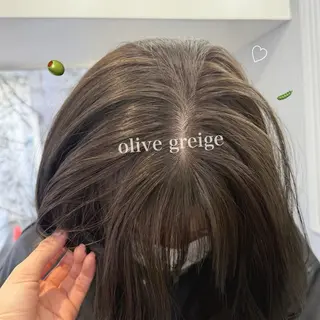 セミロング カラー ミルクティー× グレージュMOMOのヘアスタイル