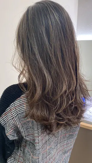 ロング カラー 髪質改善/白髪ぼかし レイヤー 🌱千咲季のヘアスタイル