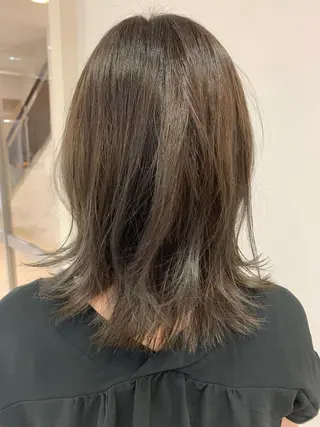 ミディアム CHIC 岩下真衣のヘアスタイル