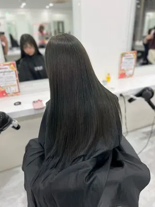 ロング カラー オリーブカラー🫒 レイヤーカット✂︎のヘアスタイル
