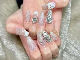 ネイル 🦋 Queenieのネイルデザイン