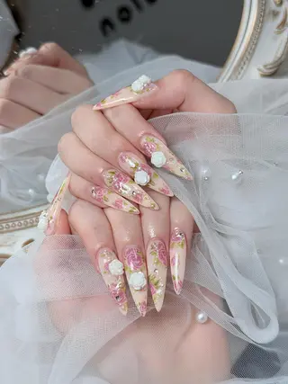 ネイル Eli Nails 新宿のネイルデザイン