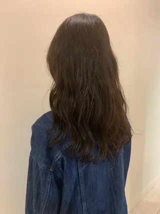 ロング パーマ 顔まわりカット✄ ベージュカラー🧸のヘアスタイル