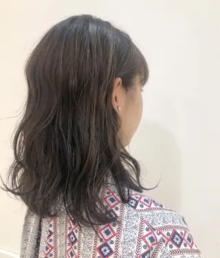 ミディアム カラー パーマ 内田温子大人女性 ハイライト、ボブのヘアスタイル