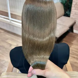 セミロング カラー MiU所属・髪質改善|ストレート |ブリーチ|ゆたかのヘアスタイル