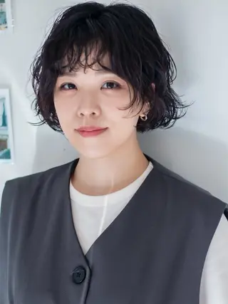 ショート パーマ オカダミチヨシ 波巻きフレンチパーマのヘアスタイル