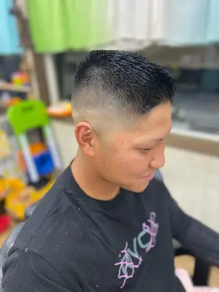 ショート メンズ 海老原 コウのヘアスタイル