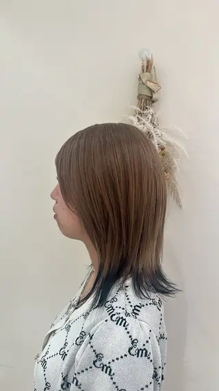 ミディアム カラー ヘアアレンジ タイトボブ個性派カラ ーAKANEのヘアスタイル