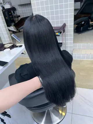 セミロング 寒色＆ブリーチ特化 寒色MiOのヘアスタイル