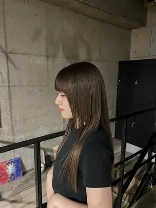 ロング カラー AmiLi HONOKAのヘアスタイル