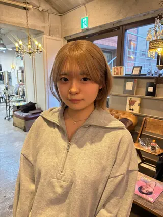 ショート カラー 柔らかベージュ 🤎YUKAのヘアスタイル