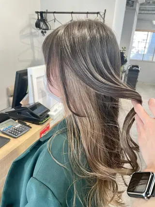 セミロング SAEKI【ior 】北千住店ブリーチのヘアスタイル